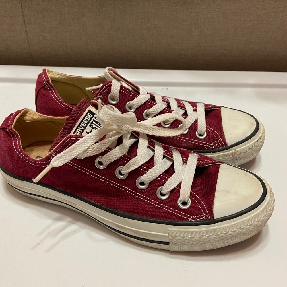 Maroon converse